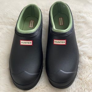 HUNTER Gardener Neo Lined Clogs Women’s Sz 10 US - Black w Grass Green lining